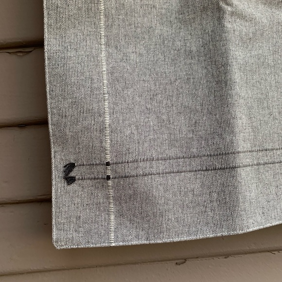 Heart and hand with magnolia table runner - Picture 6 of 8